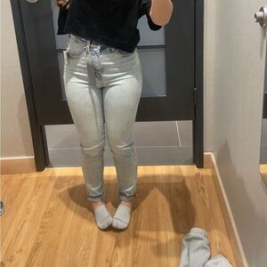 Buckle Black light wash blue jeans